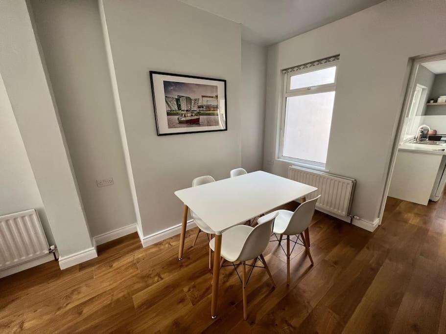 בלפסט Cosy 2 Bedroom Town House Close To City Centre מראה חיצוני תמונה