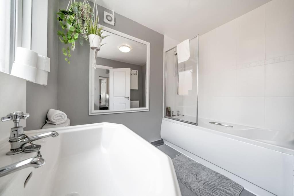 בלפסט Cosy 2 Bedroom Town House Close To City Centre מראה חיצוני תמונה